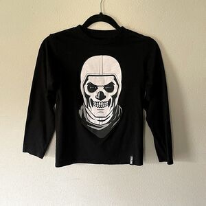 New! Fornite Black Skull Shirt. Size Medium.